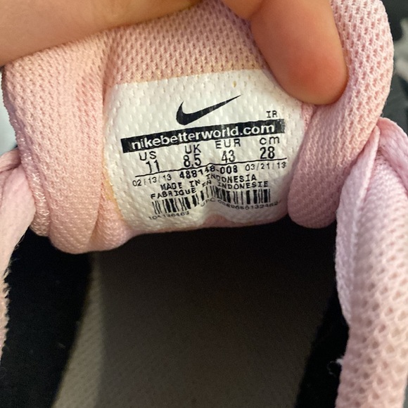 Women’s Nike shoes - Picture 3 of 4